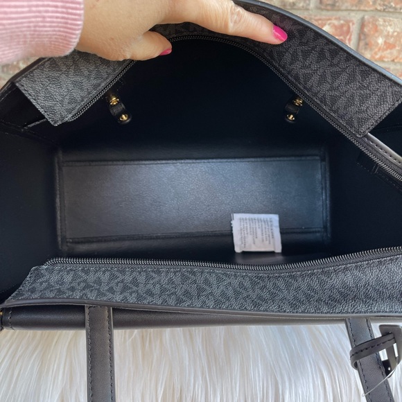 Micheal Kors purse and wallet - Picture 8 of 11